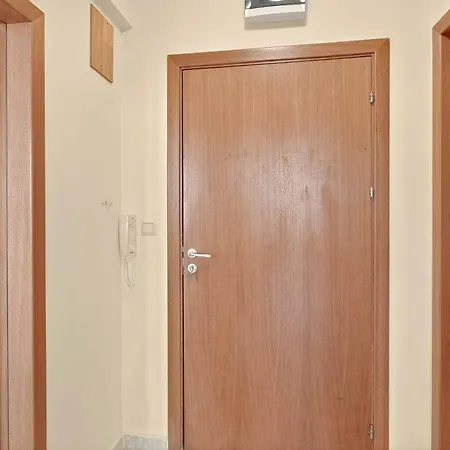 Danili нов двустаен с басейн и паркомясто в гр Apartmán