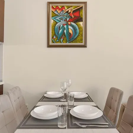 Danili нов двустаен с басейн и паркомясто в гр Apartament