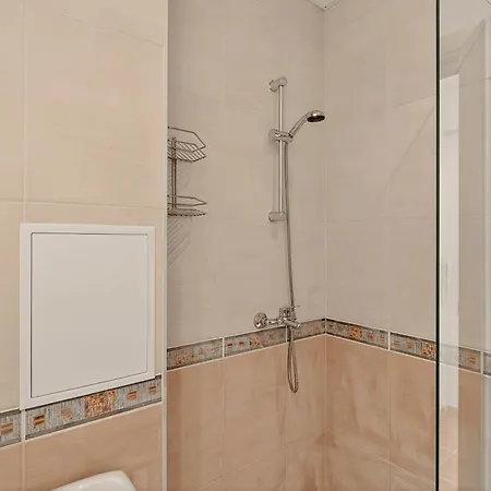 Danili нов двустаен с басейн и паркомясто в гр Apartament *