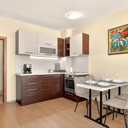 Danili нов двустаен с басейн и паркомясто в гр Apartament